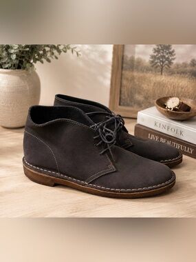 Clarks size 10 blue suede boots shoes